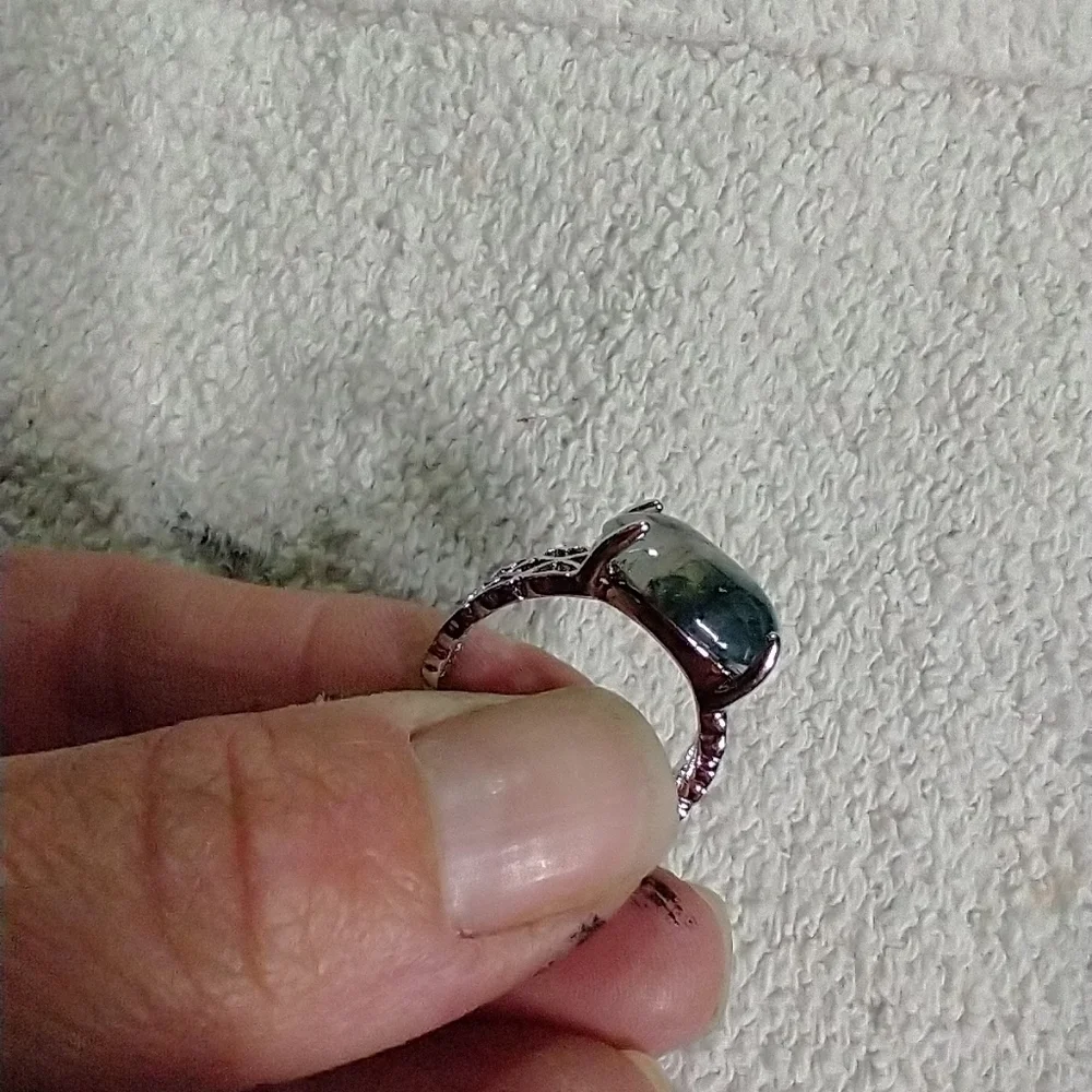 Silvertone stone ring with inclusions 7